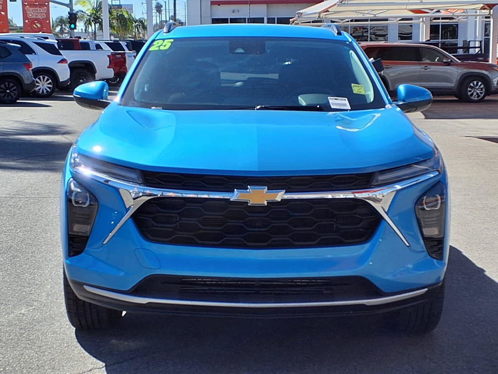 Used 2025 Chevrolet Trax LT w/ Driver Confidence Package FWD image 2