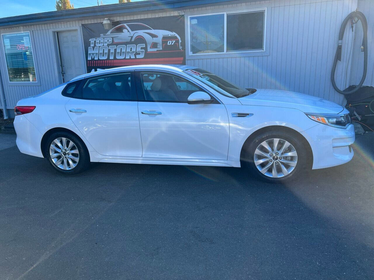 Used 2016 Kia Optima LX w/ Option Group 014 FWD image 4