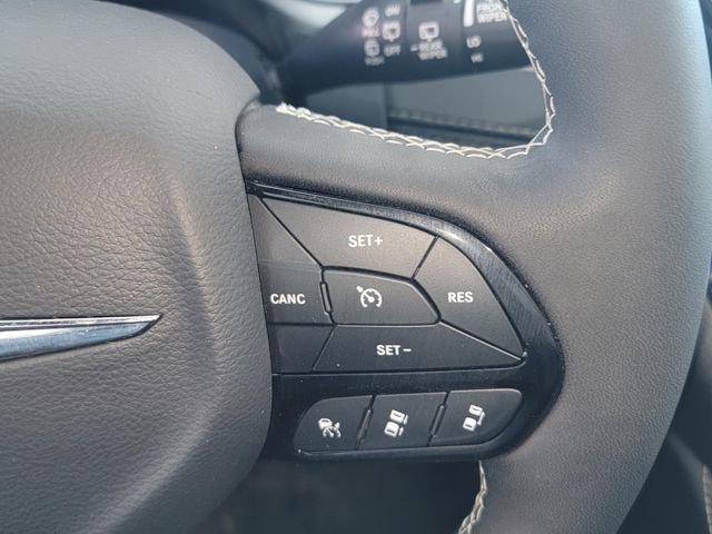 Used 2025 Chrysler Pacifica Limited image 15