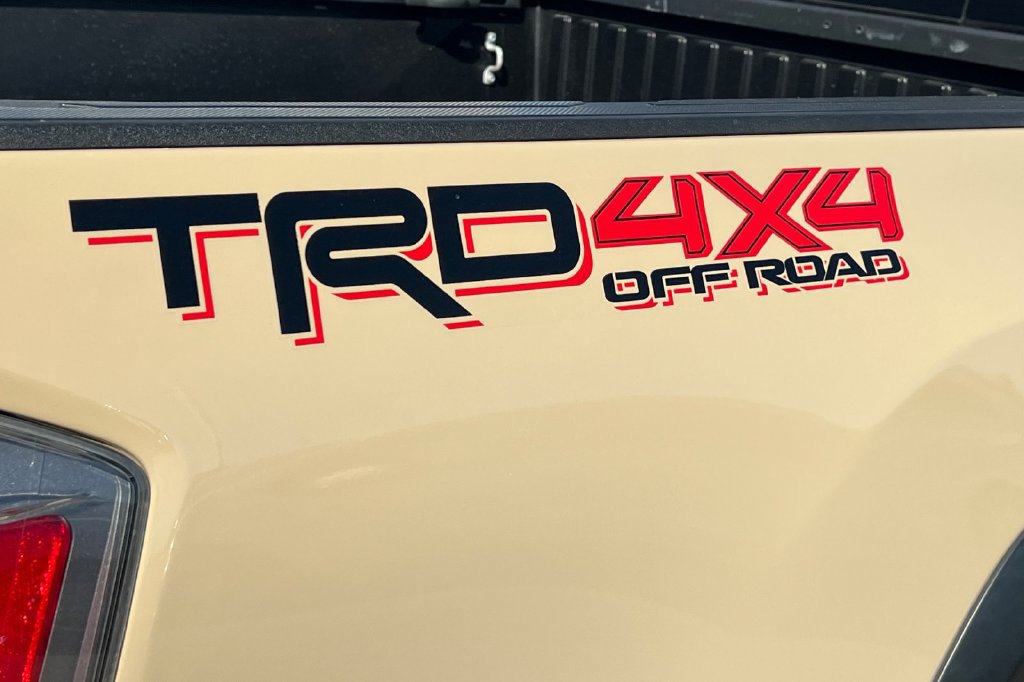 Certified 2020 Toyota Tacoma TRD Off-Road w/ Technology Package AWD/4WD image 9