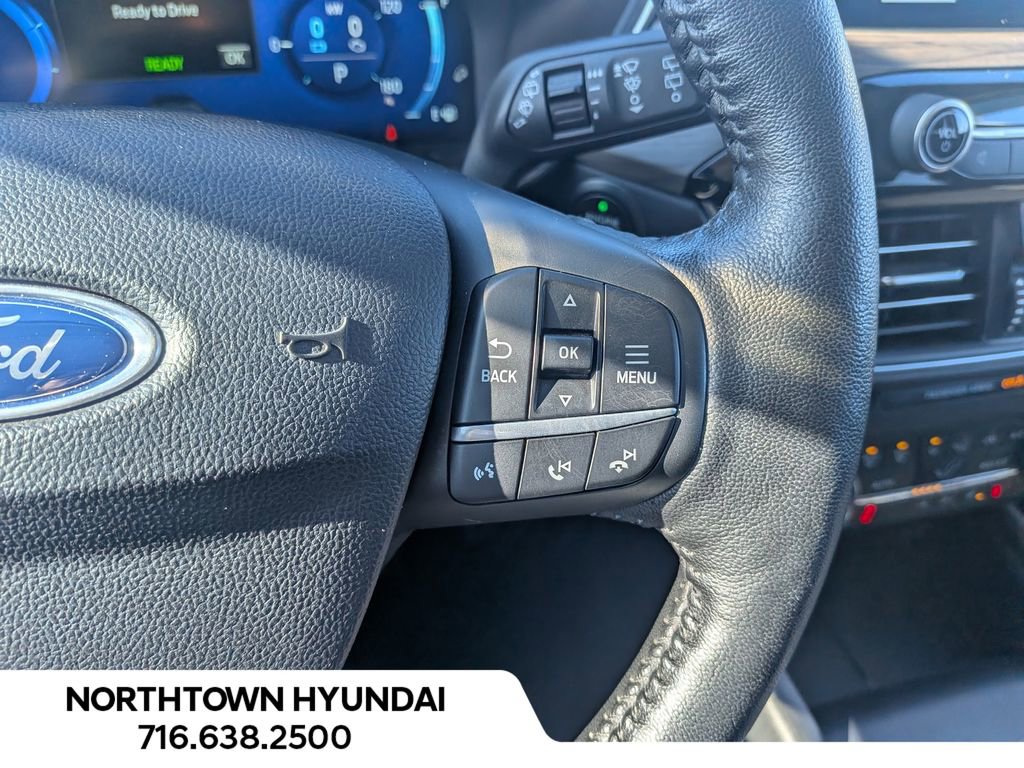 Used 2020 Ford Escape Titanium image 25