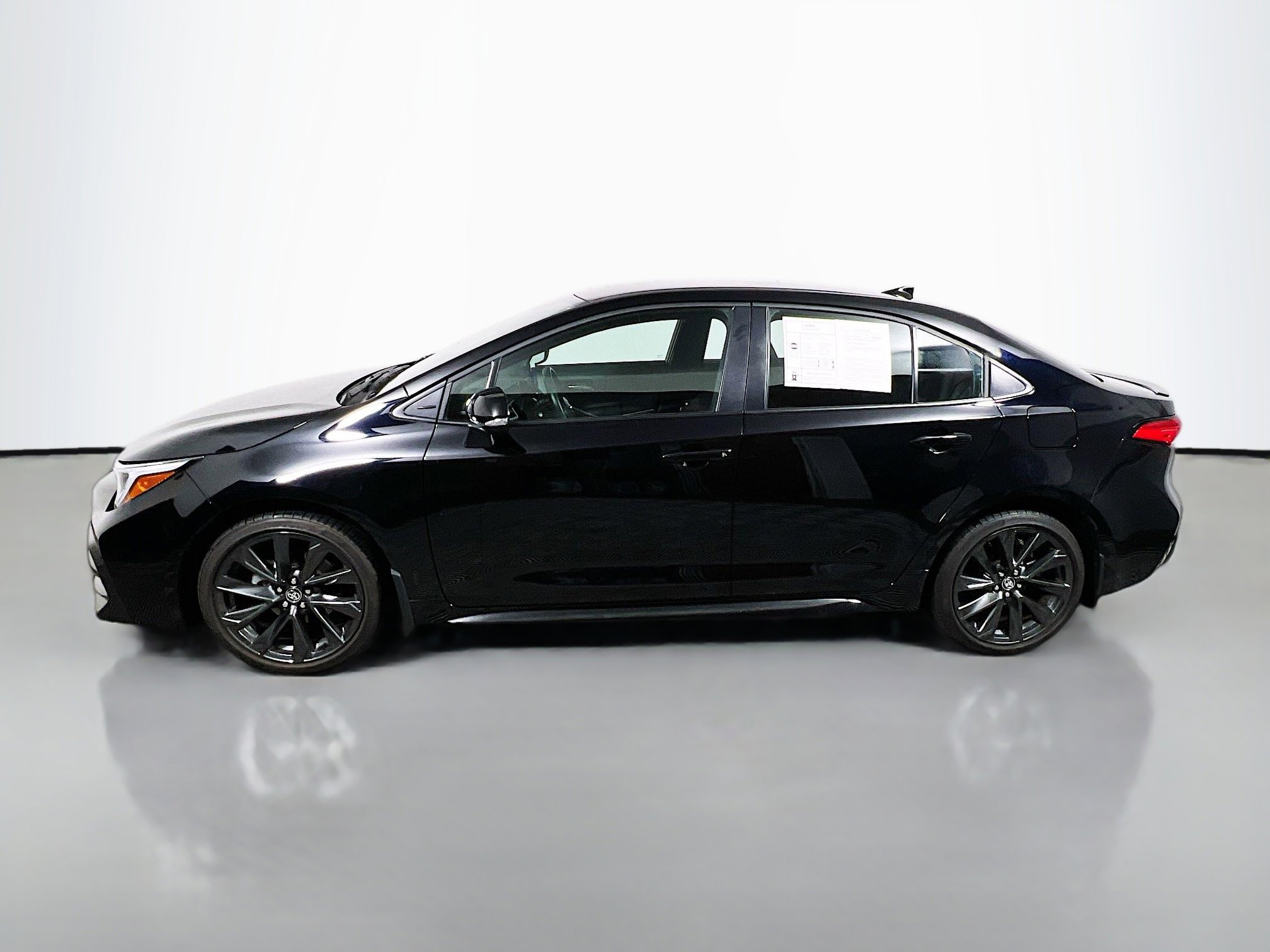 Used 2025 Toyota Corolla SE image 9