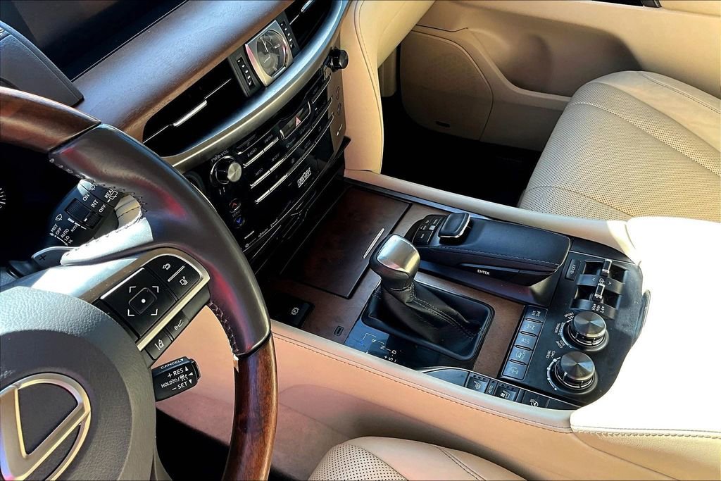 Used 2018 Lexus LX 570 4WD image 16