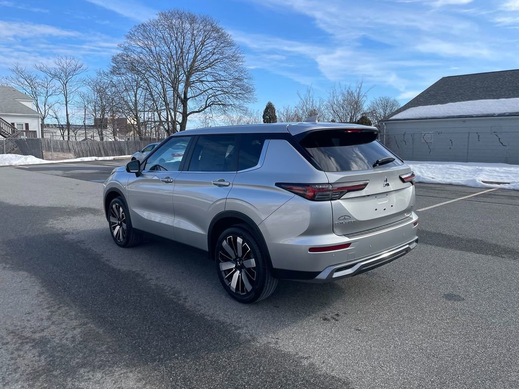 New 2026 Mitsubishi Outlander SE image 8