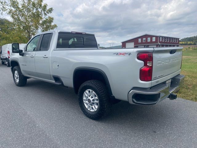 Used 2022 Chevrolet Silverado 2500 LT w/ Convenience Package image 3