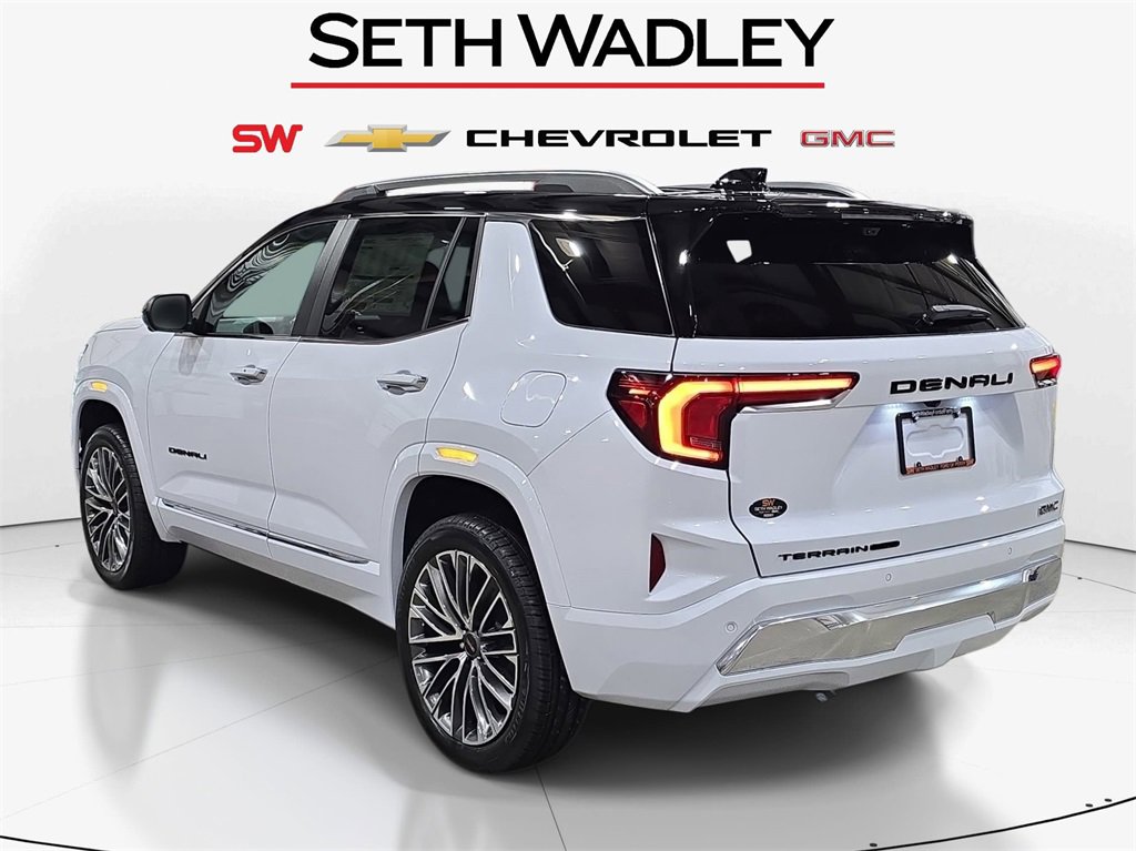 New 2026 GMC Terrain Denali w/ LPO, Black Badging Package image 5