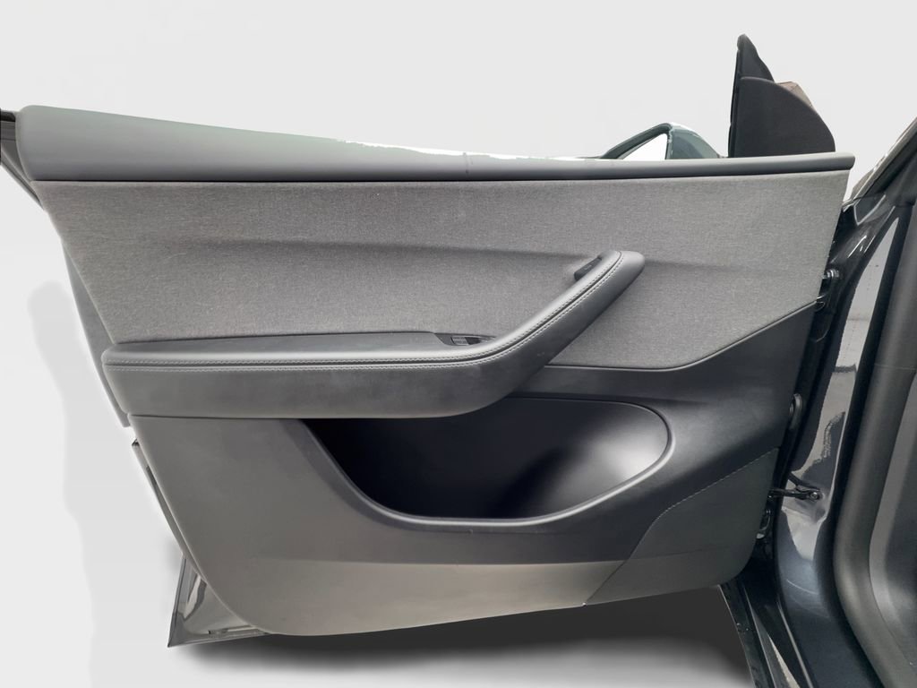Used 2026 Tesla Model Y 2WD image 19