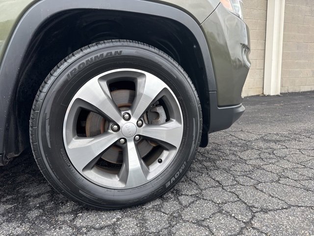 Used 2019 Jeep Cherokee Limited image 28