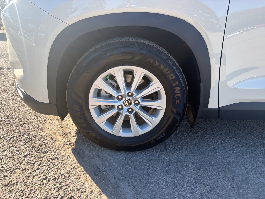 Used 2024 Toyota Grand Highlander AWD image 11