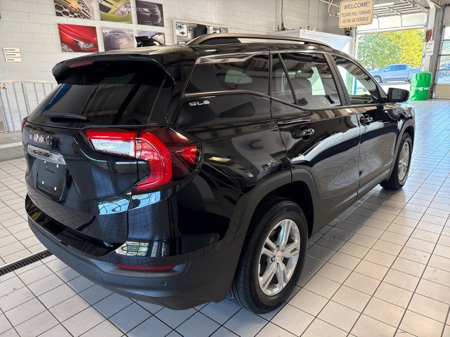 Used 2023 GMC Terrain SLE w/ Driver Convenience Package image 3