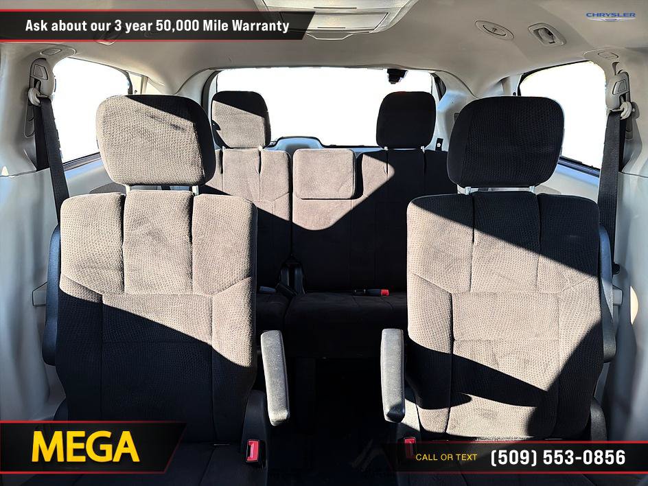 Used 2011 Chrysler Town & Country Touring FWD image 17
