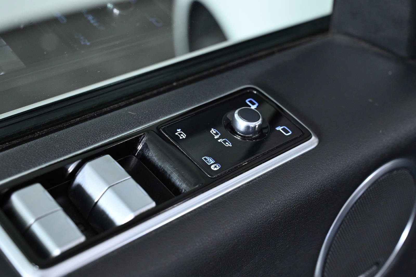 Used 2021 Land Rover Range Rover AWD/4WD image 19