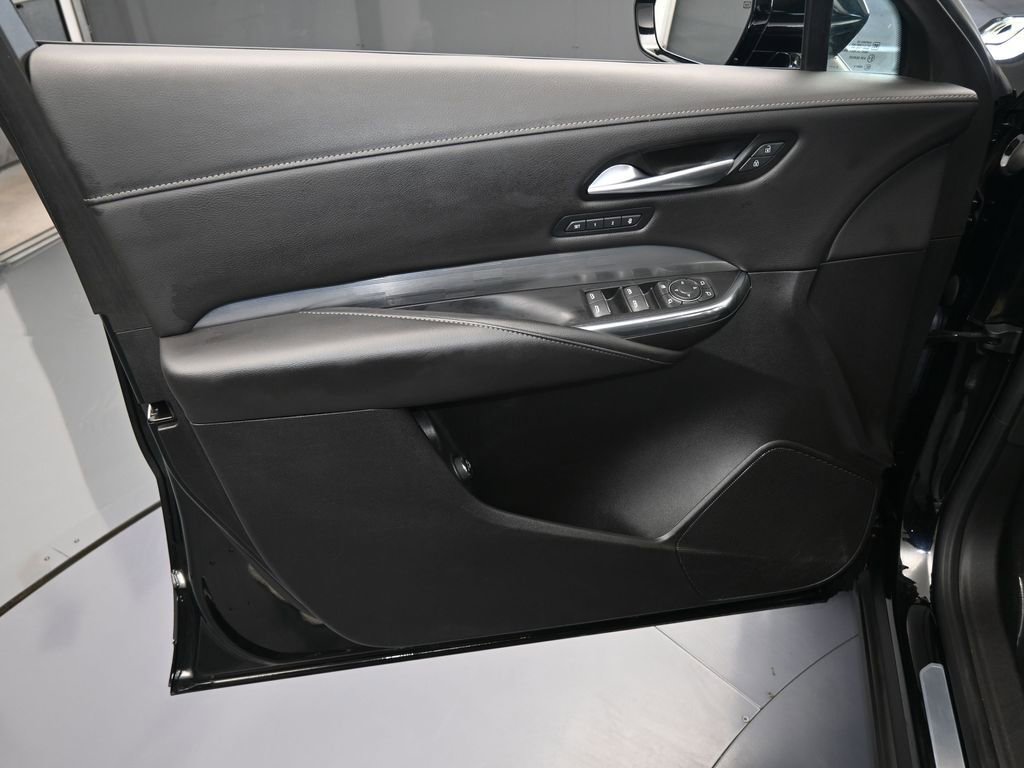 Used 2024 Cadillac XT4 Premium Luxury image 12