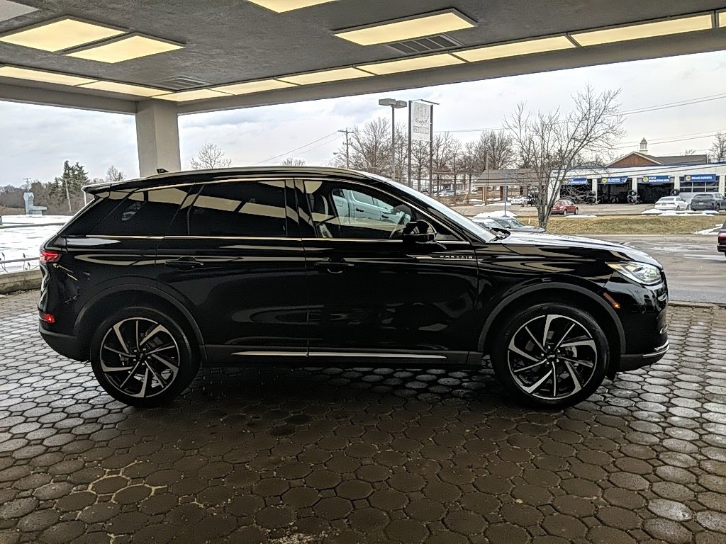 Certified 2023 Lincoln Corsair Reserve w/ Equipment Group 201A image 4