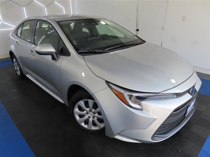 Used 2025 Toyota Corolla LE AWD/4WD image 5