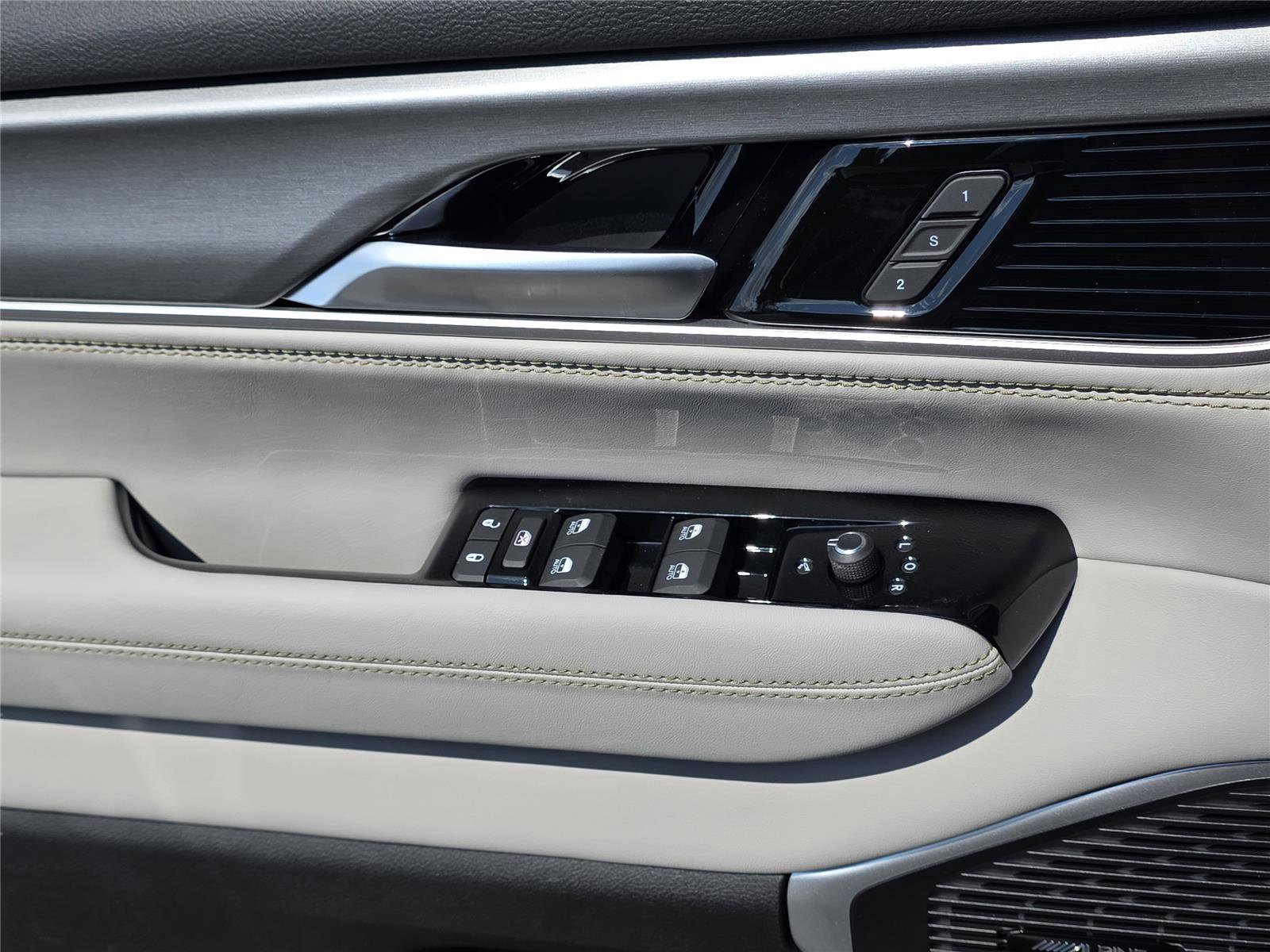 New 2026 Jeep Grand Wagoneer L 4WD w/ Premium Group I image 28