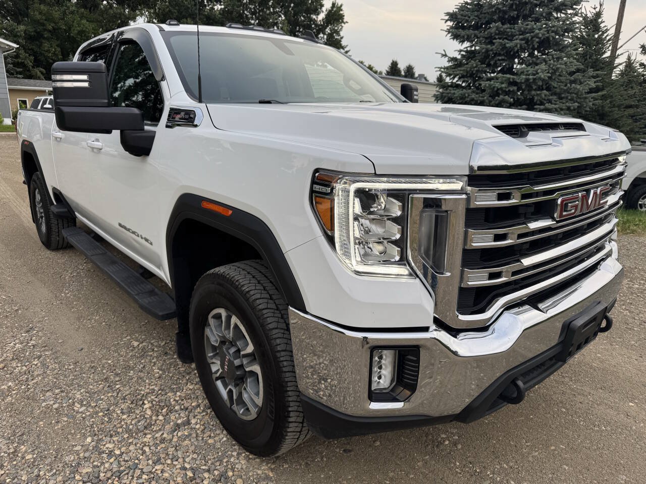 Used 2022 GMC Sierra 2500 SLE w/ X31 Off-Road Package AWD/4WD image 2