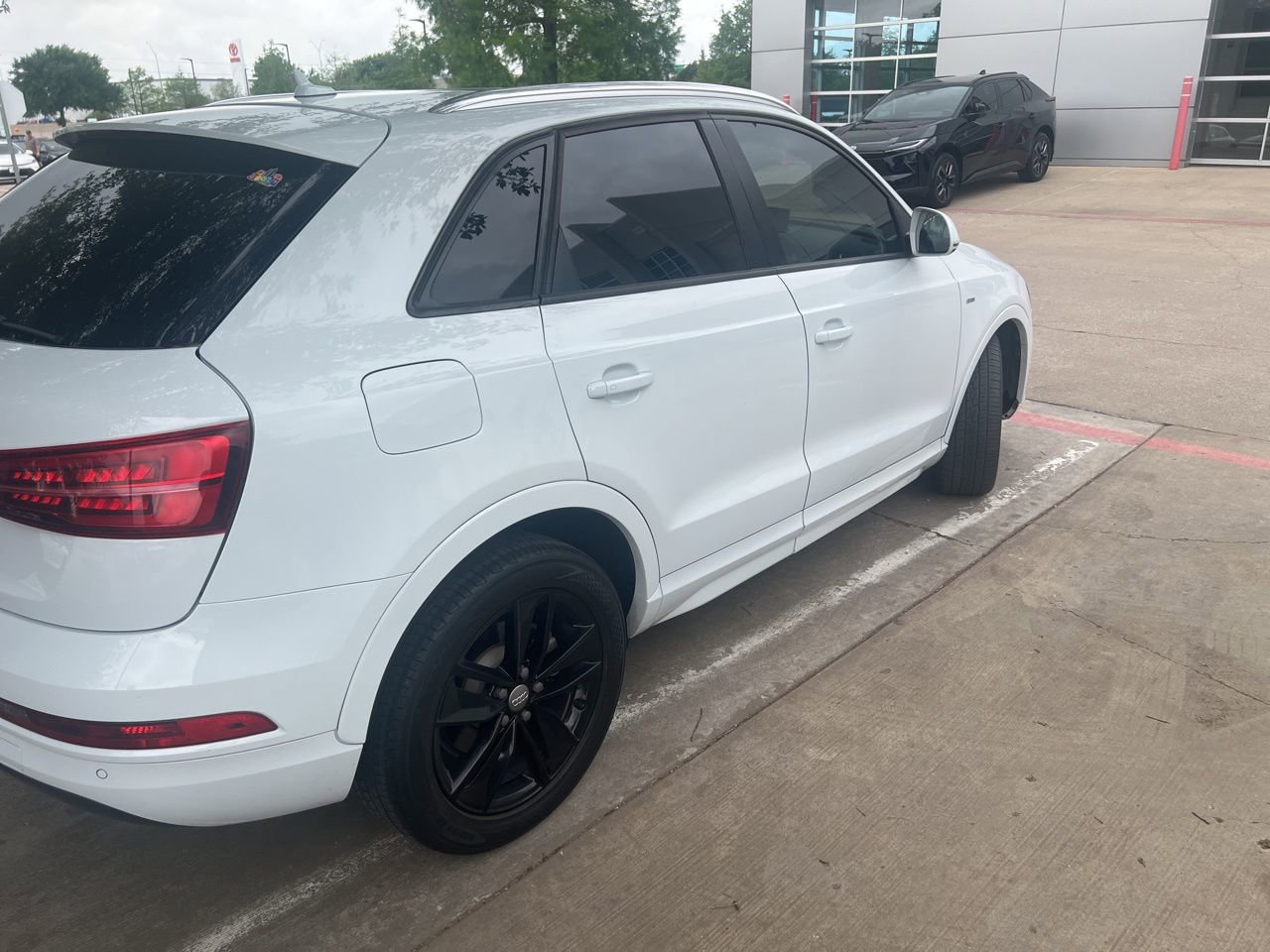 Used 2018 Audi Q3 2.0T Premium w/ Convenience Package image 4