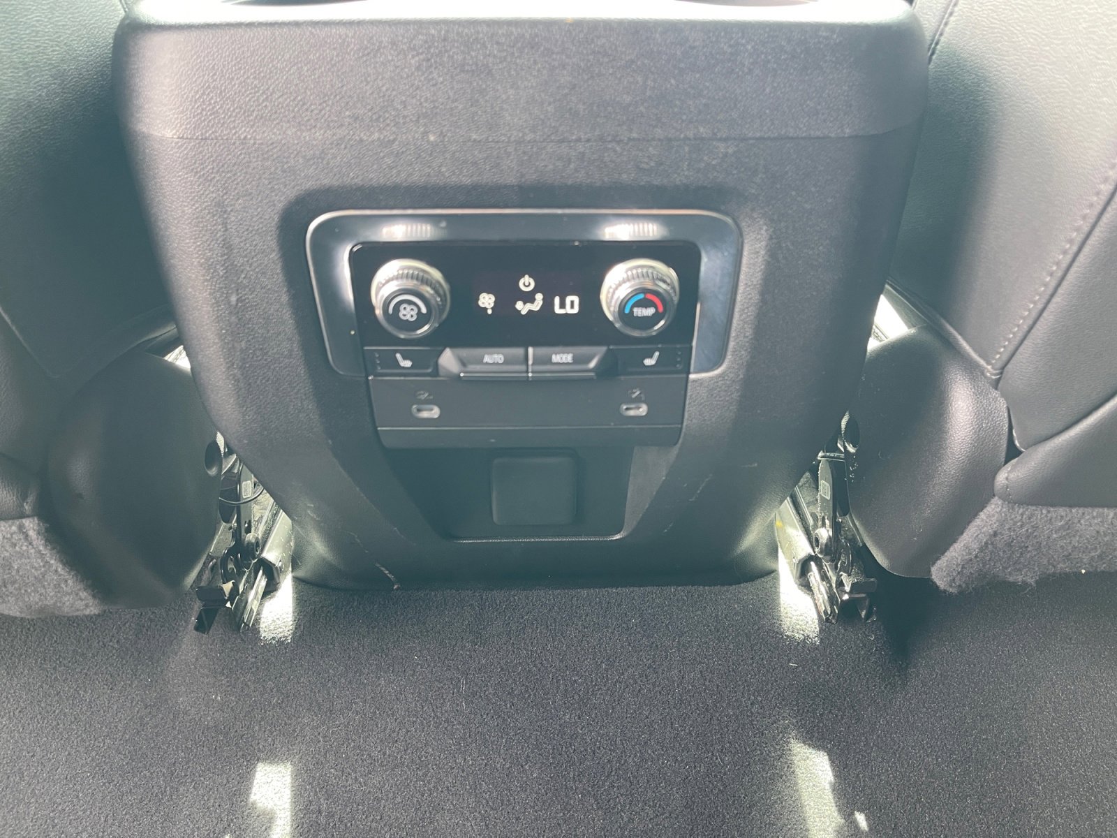 Used 2022 GMC Yukon SLT w/ SLT Premium Package AWD/4WD image 24