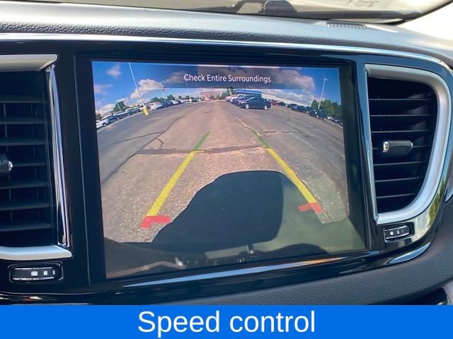 Used 2024 Chrysler Pacifica Touring-L image 11