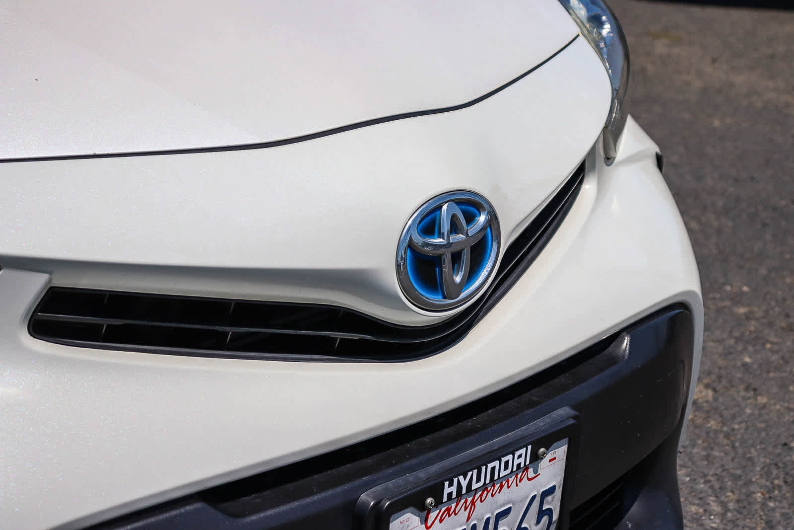 Used 2017 Toyota Prius V Two FWD image 5