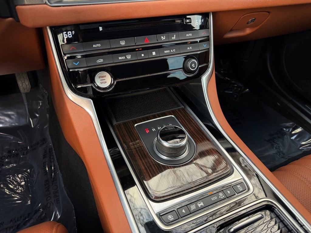 Used 2018 Jaguar XF Portfolio image 15