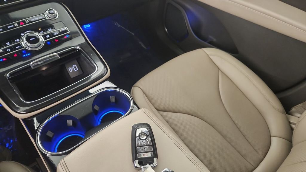 Used 2023 Lincoln Nautilus Reserve w/ Equipment Group 201A image 22