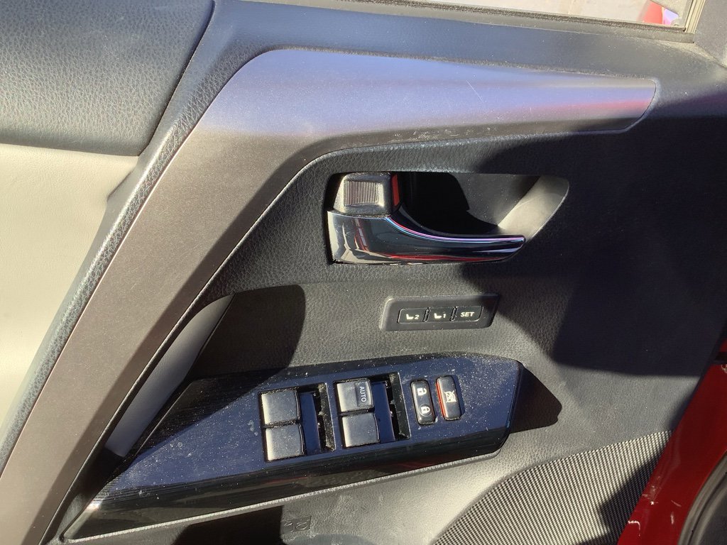 Used 2017 Toyota RAV4 Limited image 13