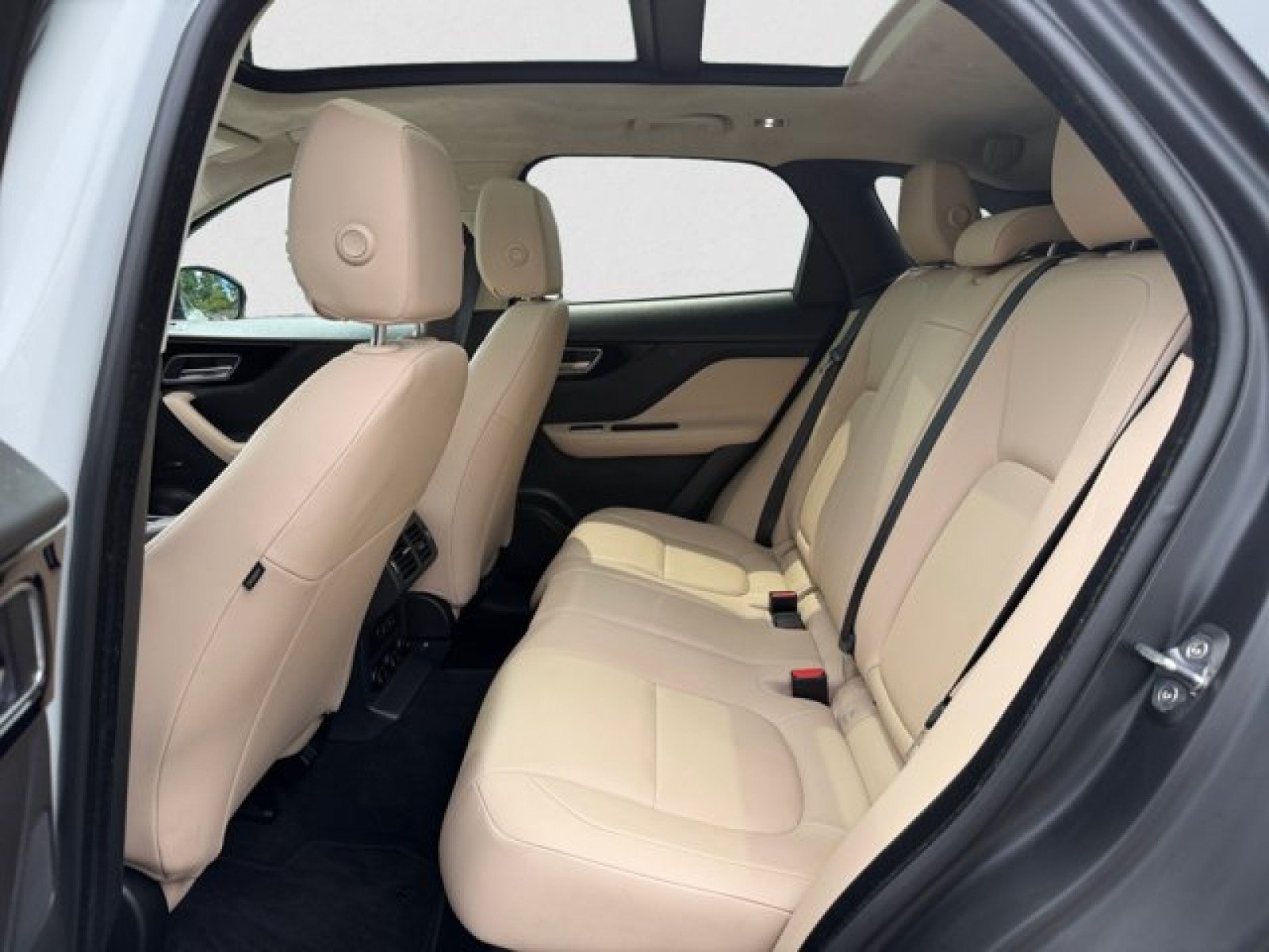 Used 2020 Jaguar F-PACE Premium AWD/4WD image 18