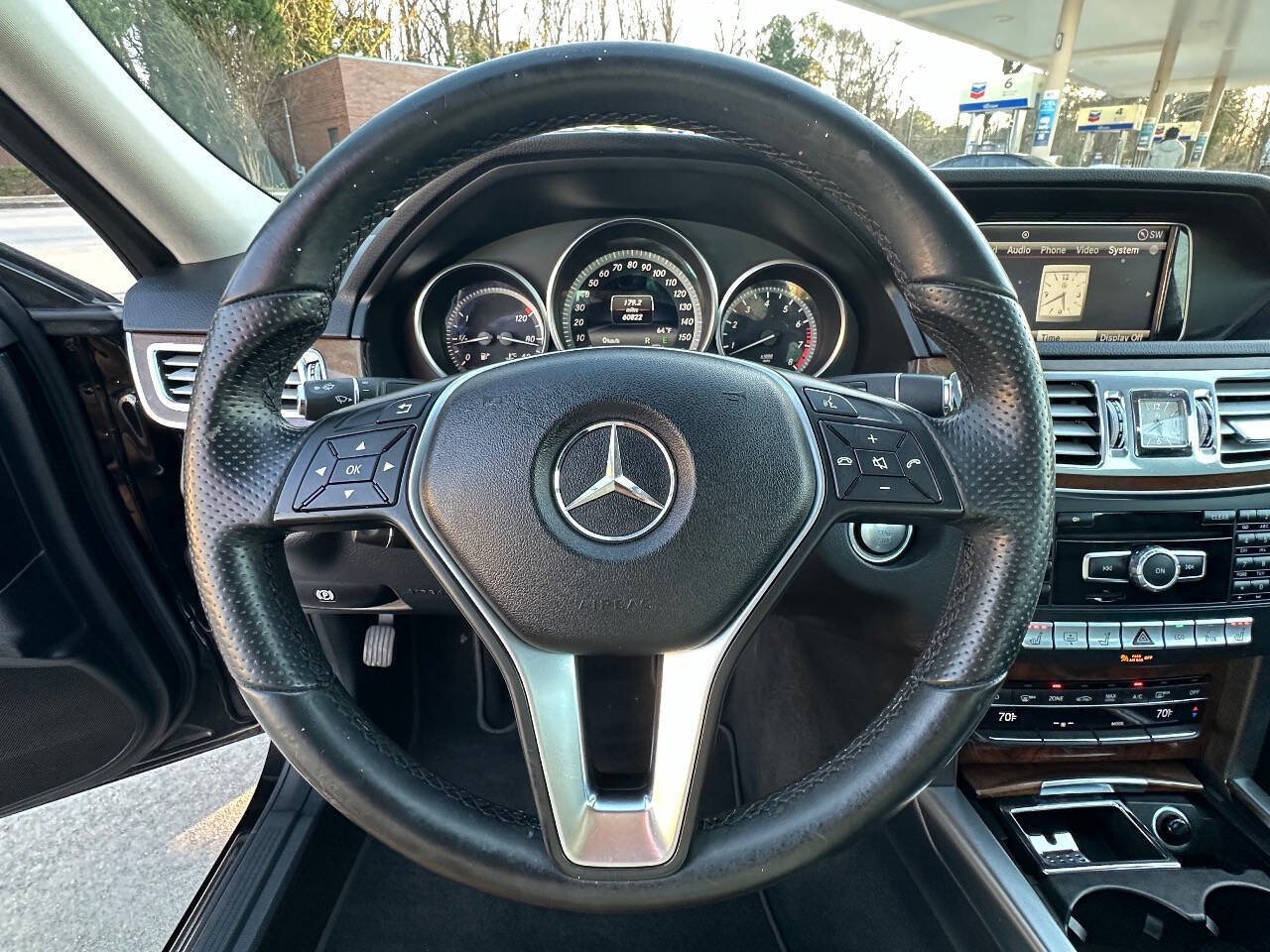 Used 2014 Mercedes-Benz E 350 E 350 Luxury 4dr Sedan image 25