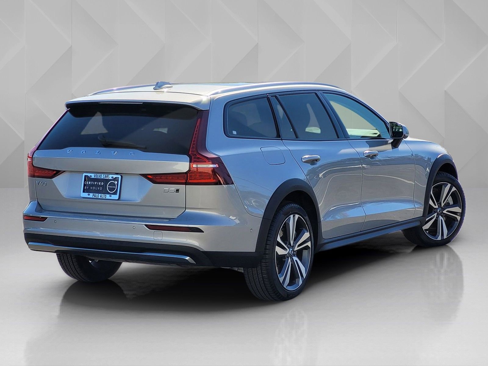 Certified 2025 Volvo V60 B5 Cross Country Plus image 6