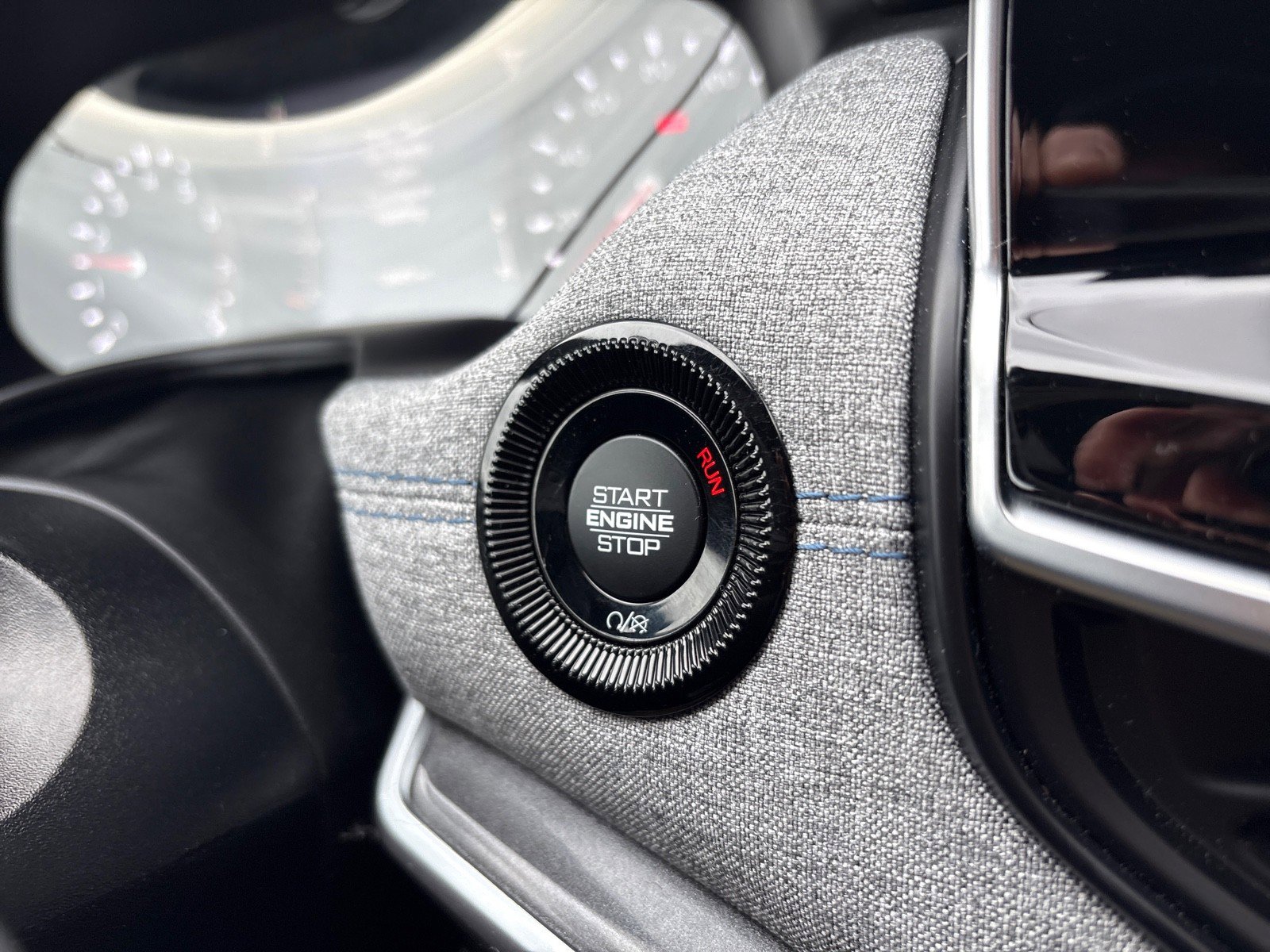 Used 2025 Jeep Compass Latitude w/ Convenience Group image 17