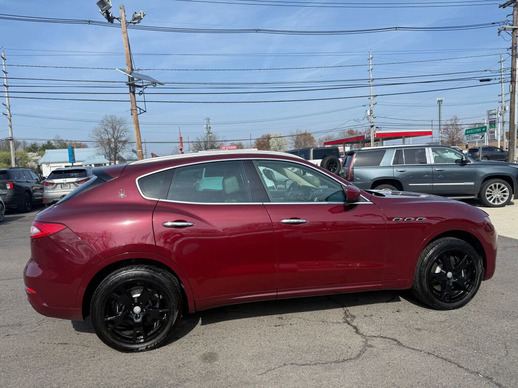 Used 2017 Maserati Levante S AWD/4WD image 8