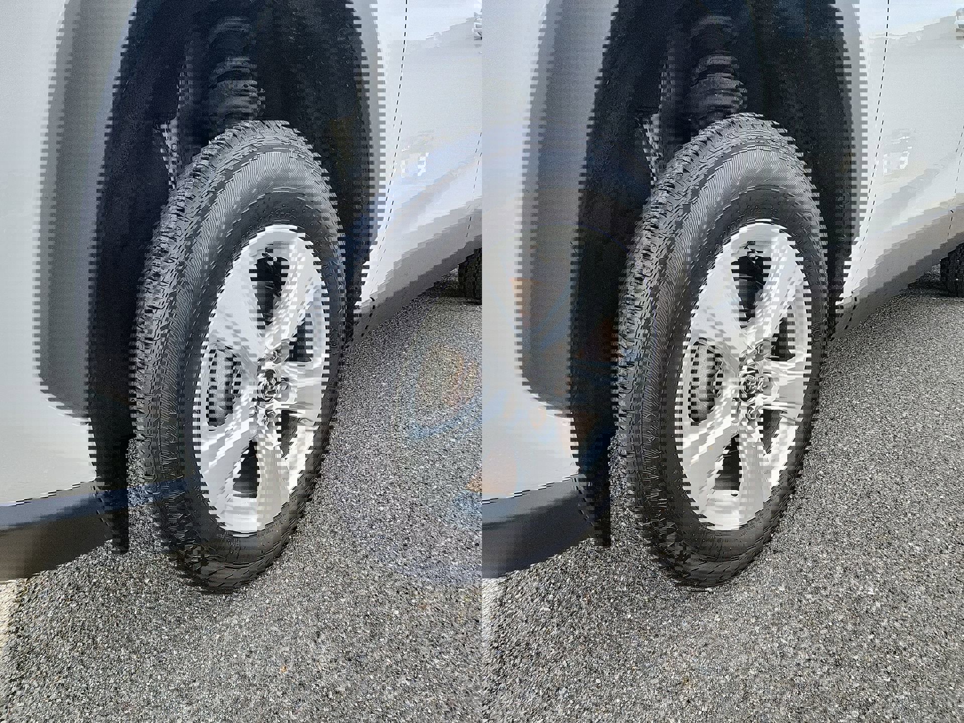 Used 2021 Toyota RAV4 XLE image 18