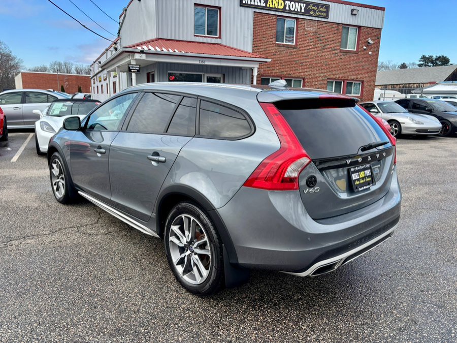 Used 2018 Volvo V60 T5 Cross Country w/ Convenience Package AWD/4WD image 8