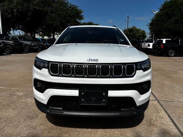 Used 2024 Jeep Compass Latitude AWD/4WD image 2