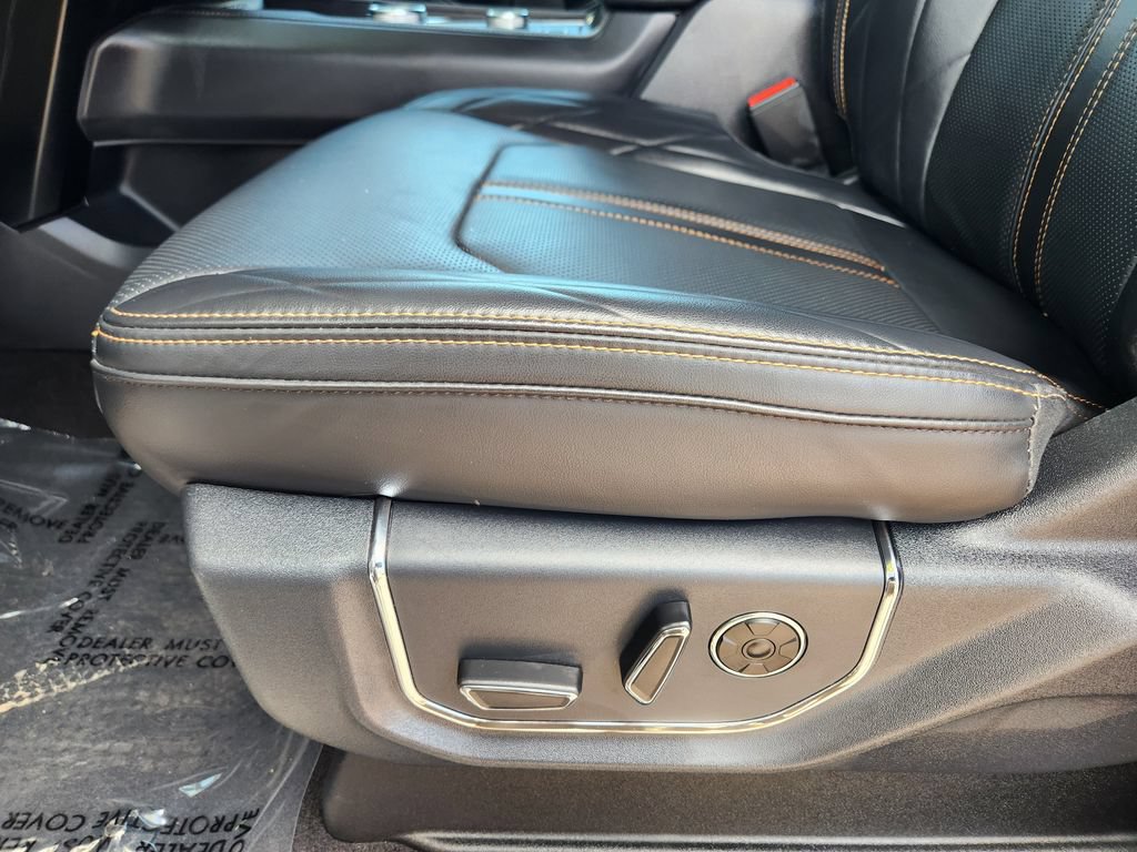 Used 2024 Ford Expedition Platinum AWD/4WD image 13