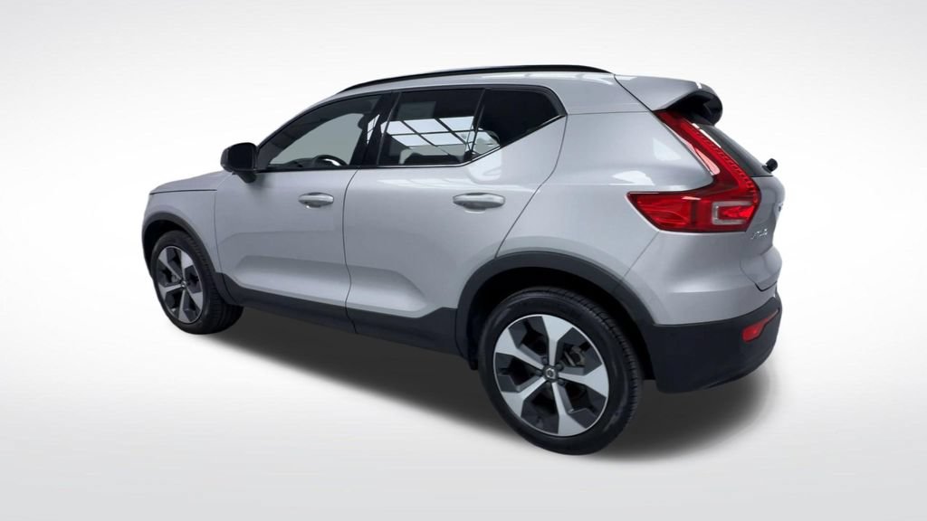 Used 2025 Volvo XC40 B5 Plus AWD/4WD image 6