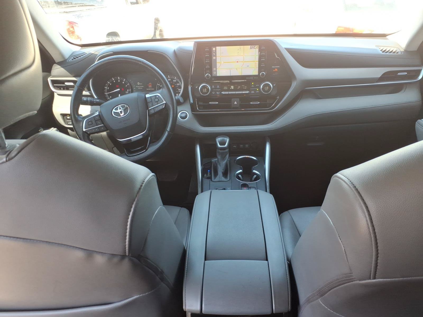 Used 2020 Toyota Highlander XLE FWD image 17