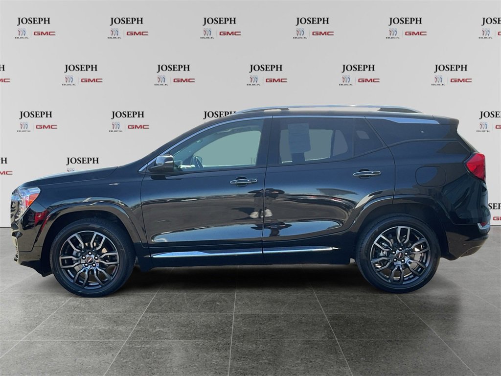 Used 2023 GMC Terrain Denali w/ Black Diamond Edition image 5