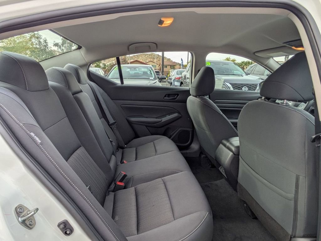 Used 2025 Nissan Altima 2.5 SV image 28