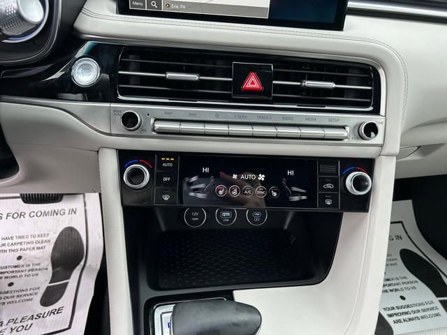 Used 2025 Genesis G70 2.5T image 19