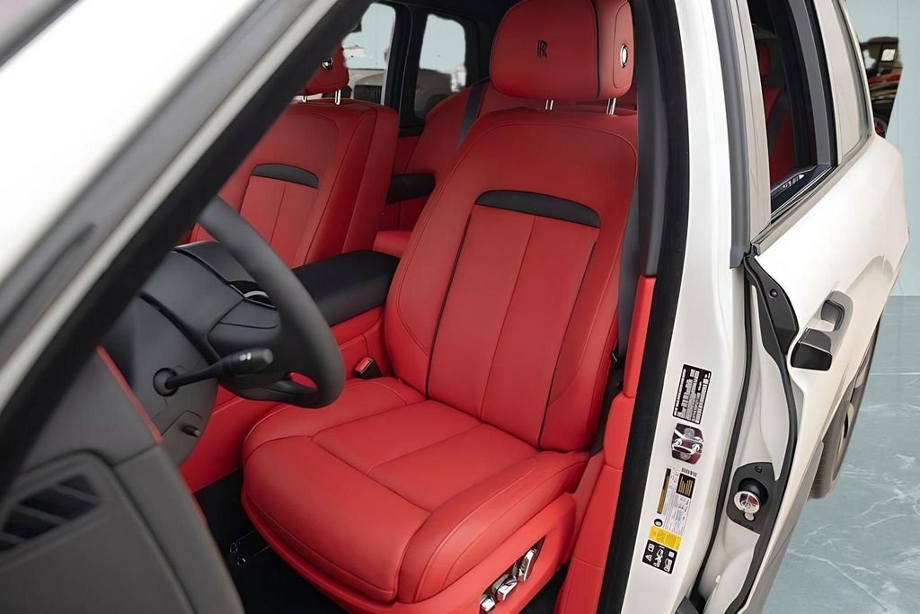 Used 2023 Rolls-Royce Cullinan image 23