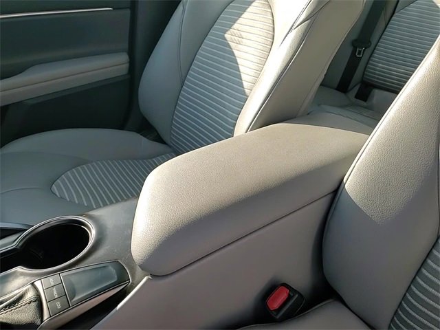 Used 2024 Toyota Camry SE image 19