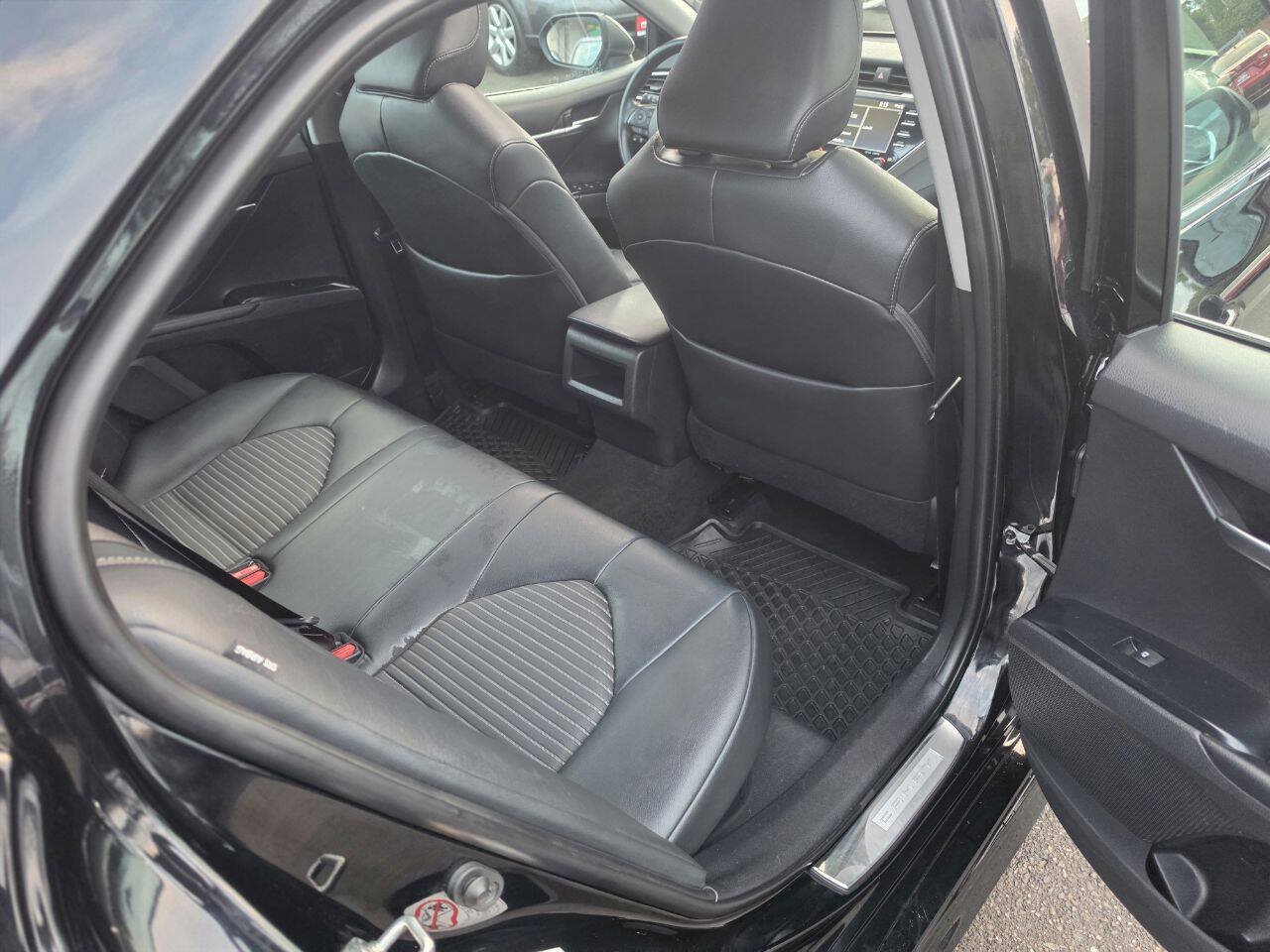 Used 2018 Toyota Camry SE FWD image 11