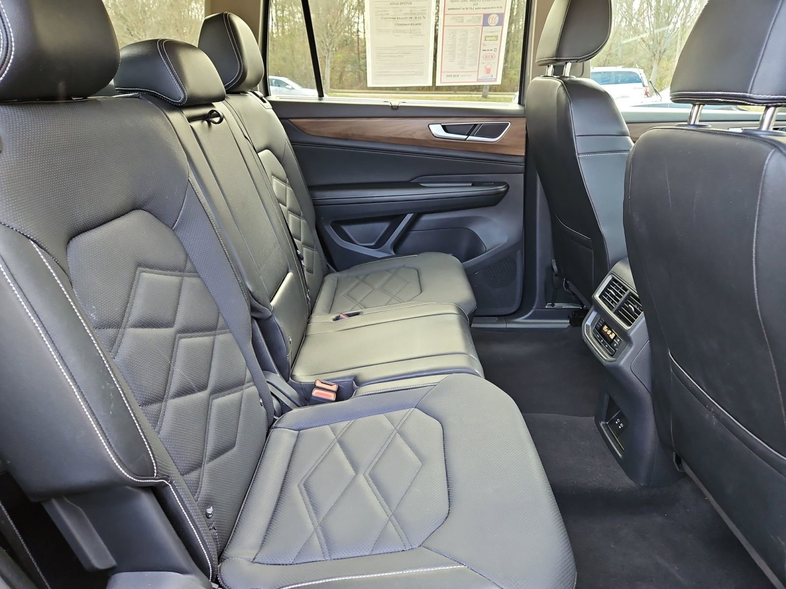 Used 2024 Volkswagen Atlas SE image 17