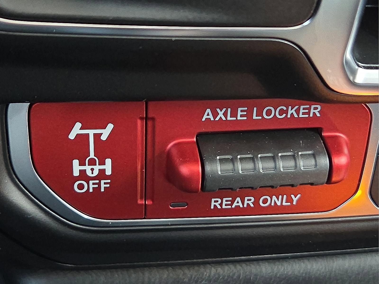 New 2025 Jeep Gladiator Mojave w/ Steel Bumper Group image 17