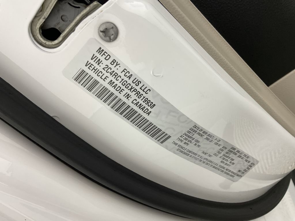 Used 2023 Chrysler Pacifica Limited image 29