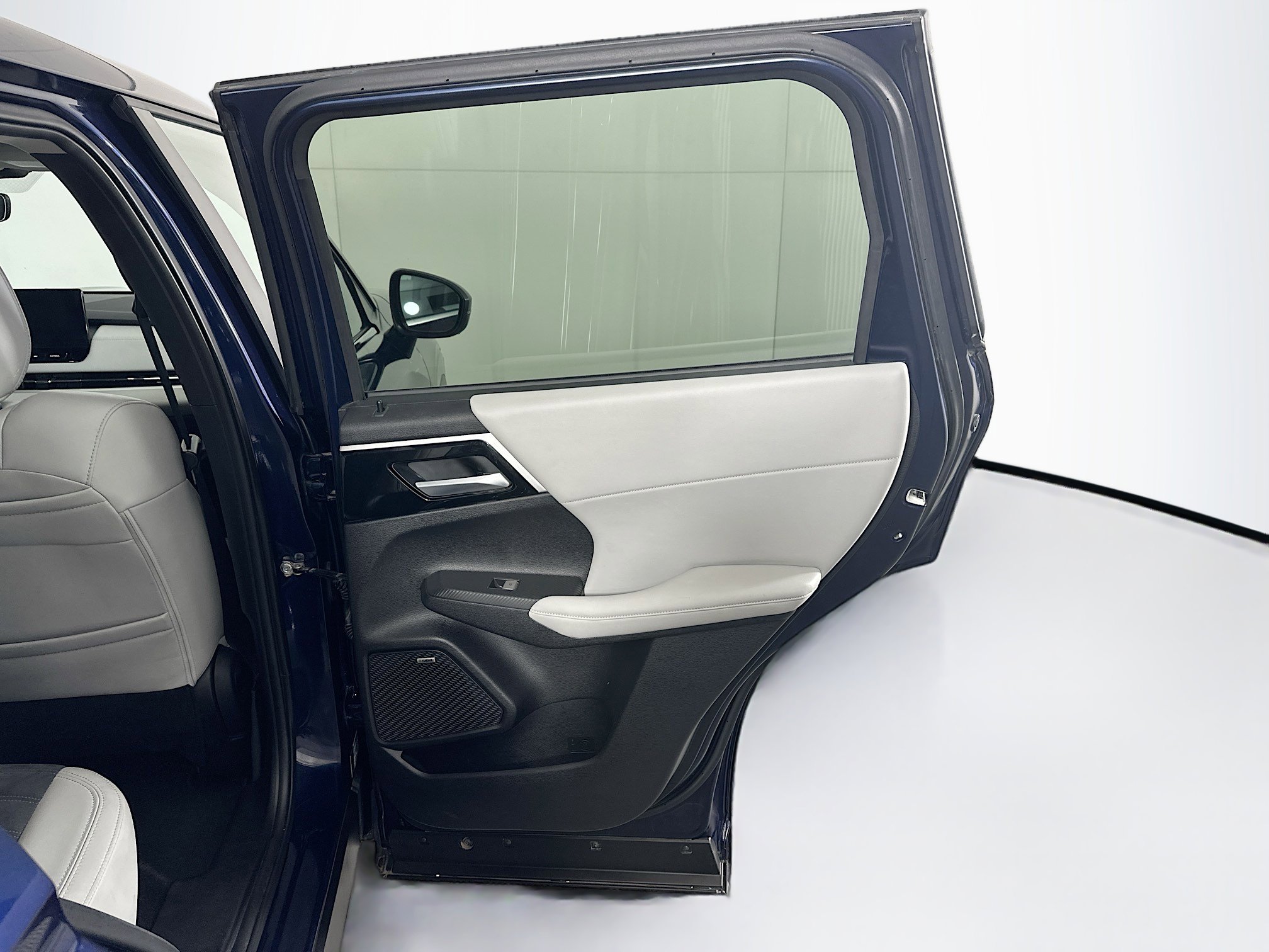 Used 2025 Mitsubishi Outlander SE AWD/4WD image 32