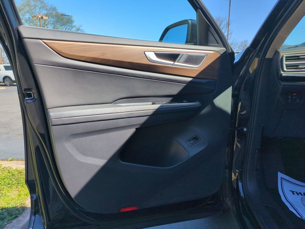 Used 2025 Volkswagen Atlas SE image 11